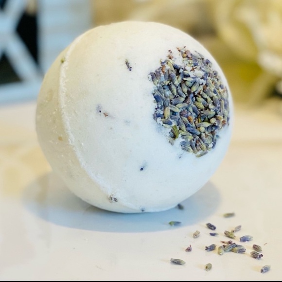 Botanicals- Sweet Lavender / Lavender Buds Essential Milk Bomb - Picture 2 of 8